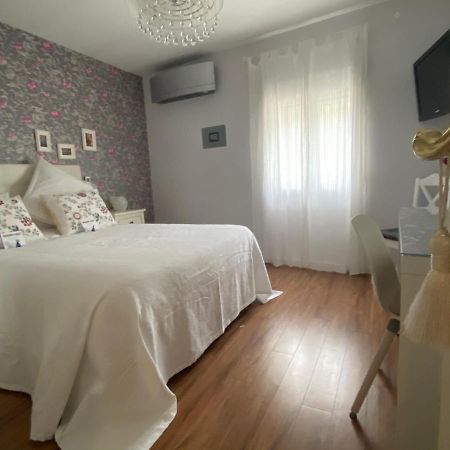 Apartamento La Biblioteca En Cuenca เกว็งกา ภายนอก รูปภาพ